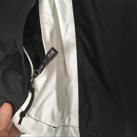 Northface Rain Jacket Like New - Picture 6 of 7